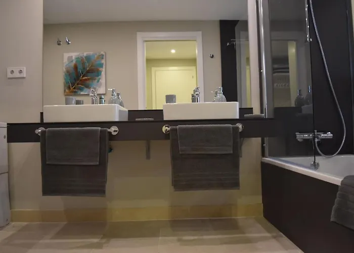 Modern With View To Gibraltar, Large Terrace And Jacuzzi * 에스테포나