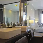 Modern With View To Gibraltar, Large Terrace And Jacuzzi Hébergement de vacances Estepona